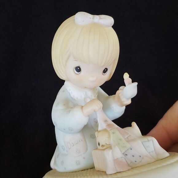 Vintage 1983 Precious Moments "Dawn's Early Light” Porcelain Figurine PM-831 - Picture 6 of 7